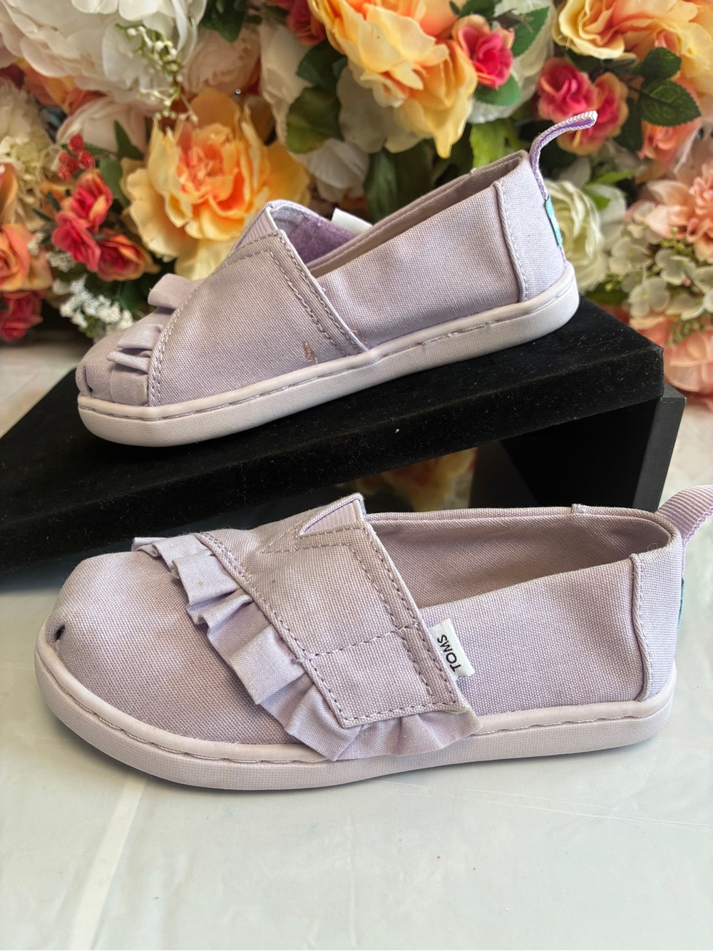 TOMS Tiny Ruffle Textile Slip-On Shoes Lavender Purple Toddler Girl 9 Hook Loop
